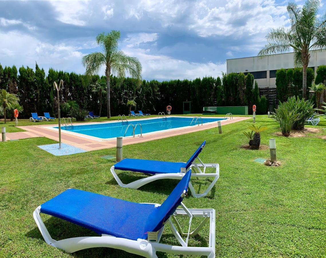 Ramada By Wyndham Valencia Almussafes Hotell Exteriör bild