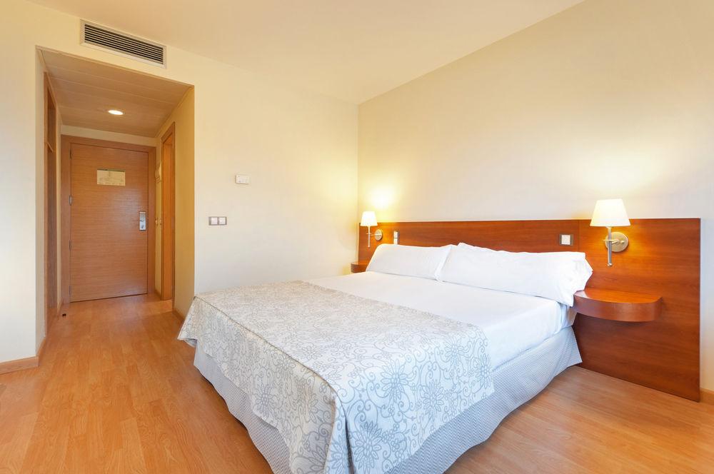 Ramada By Wyndham Valencia Almussafes Hotell Exteriör bild