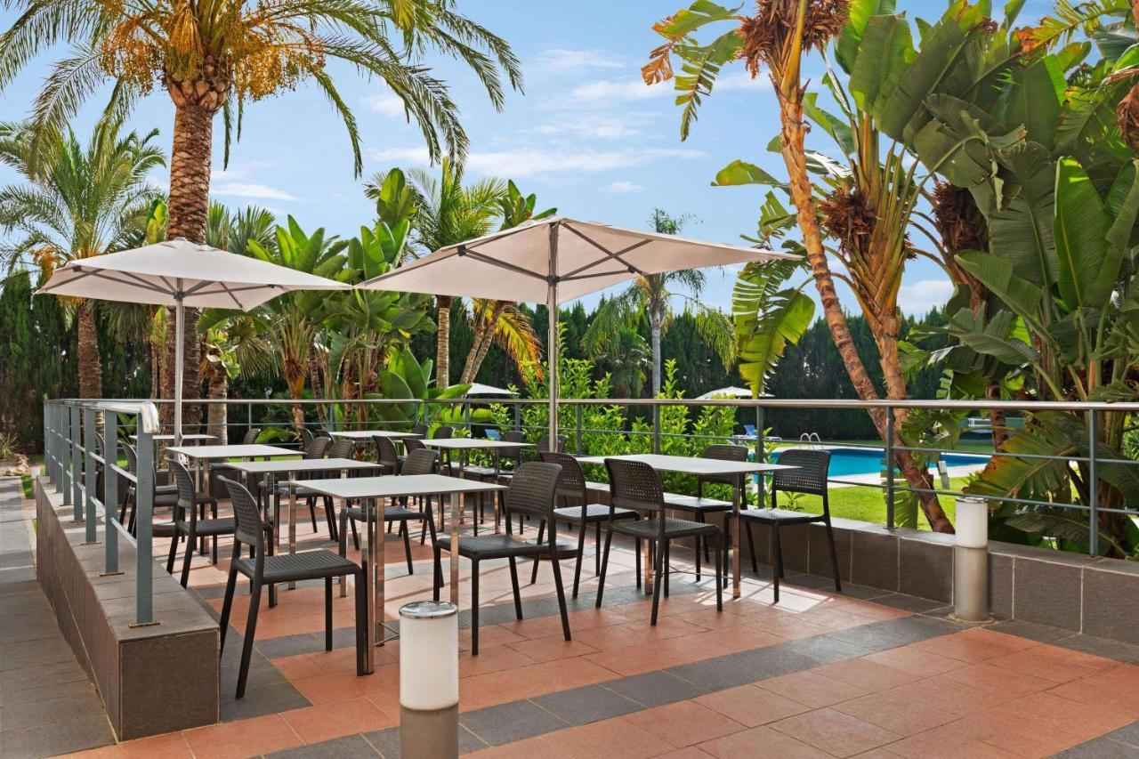 Ramada By Wyndham Valencia Almussafes Hotell Exteriör bild