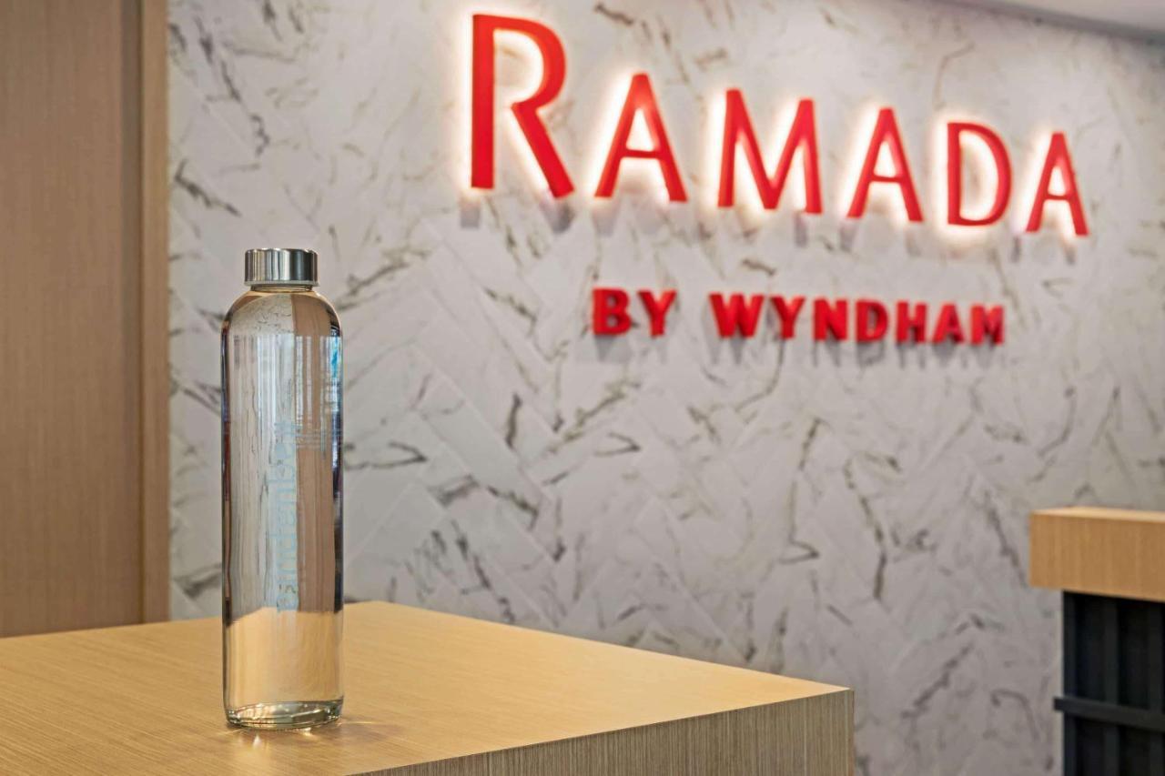 Ramada By Wyndham Valencia Almussafes Hotell Exteriör bild
