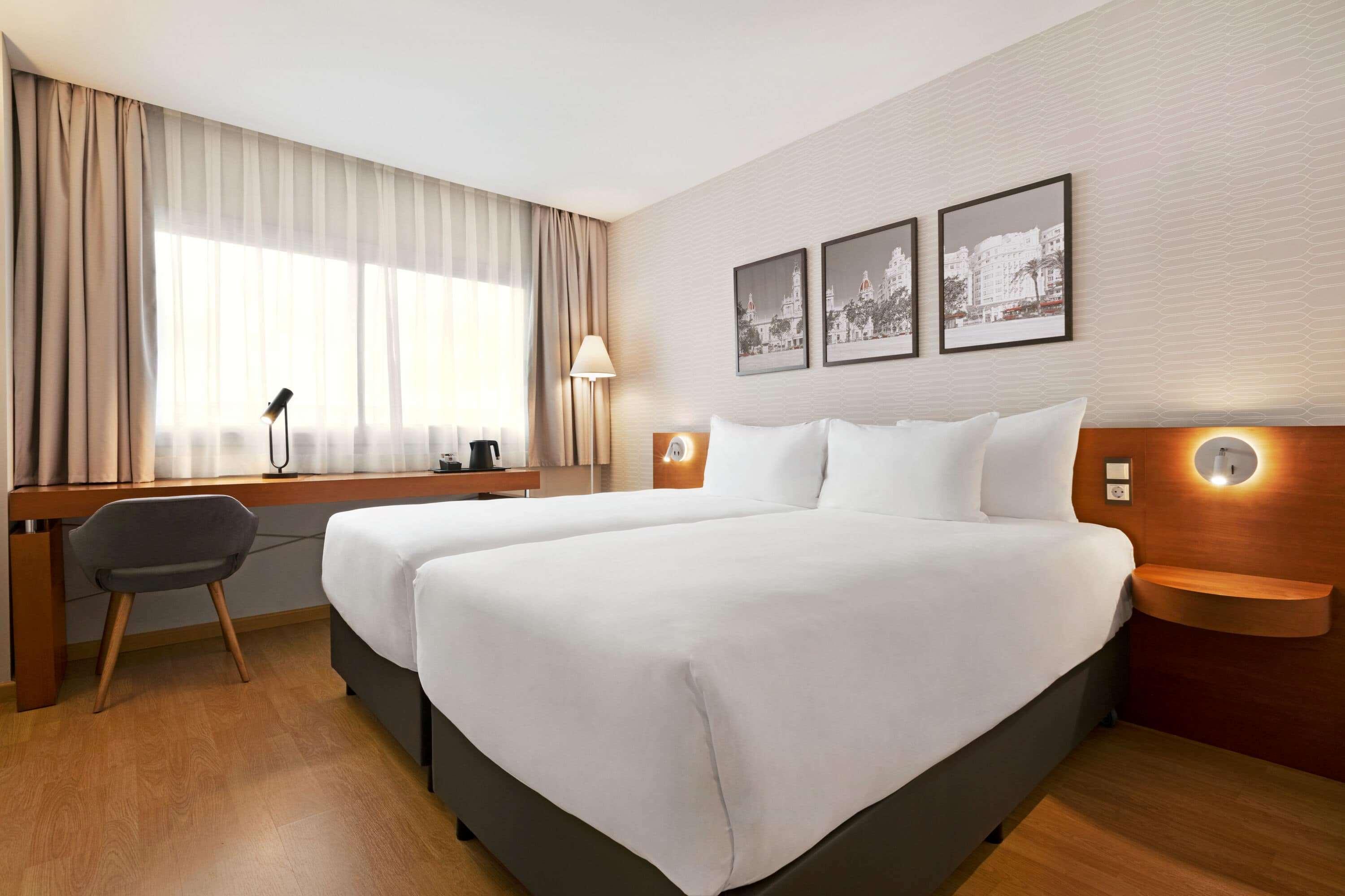 Ramada By Wyndham Valencia Almussafes Hotell Exteriör bild