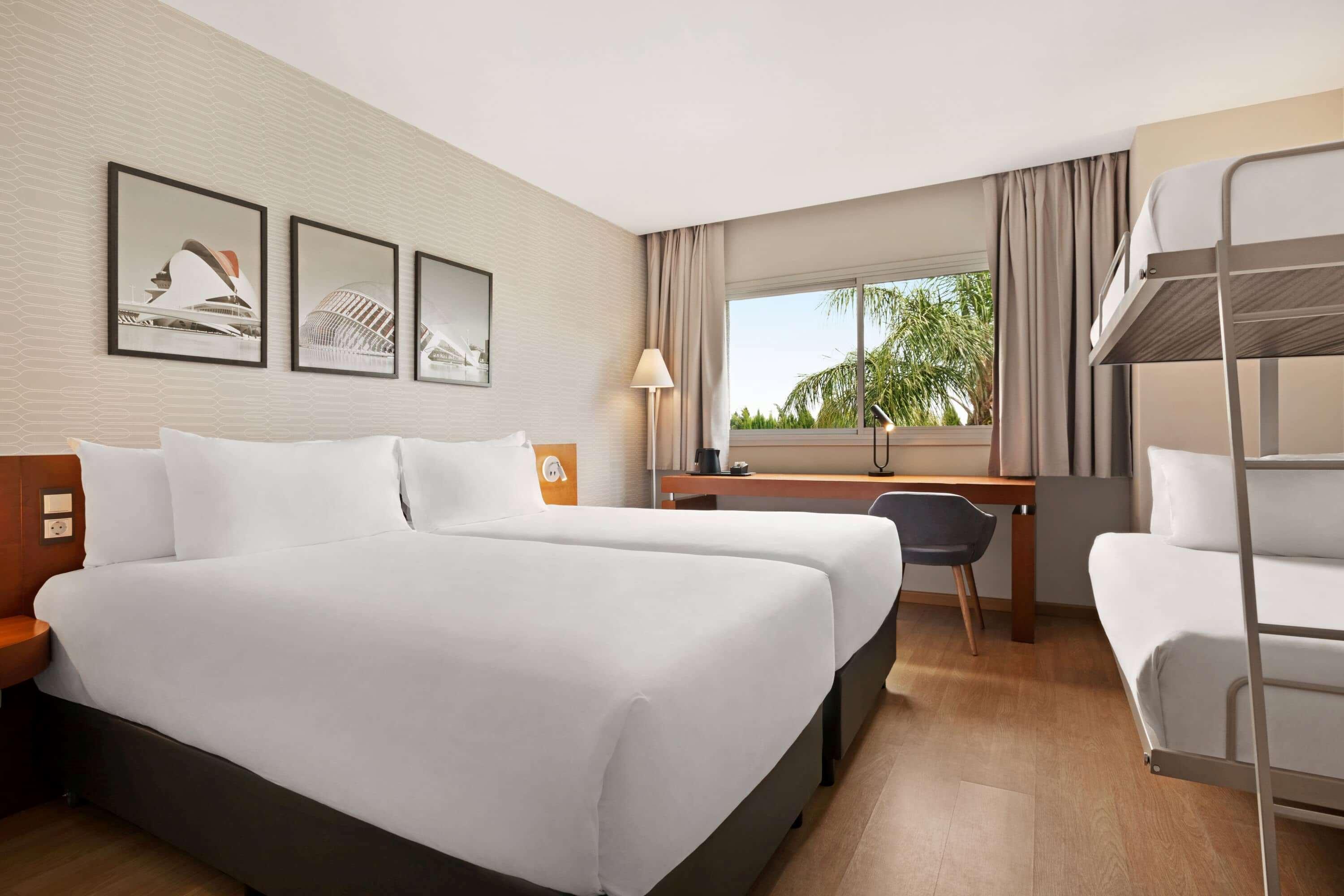 Ramada By Wyndham Valencia Almussafes Hotell Exteriör bild