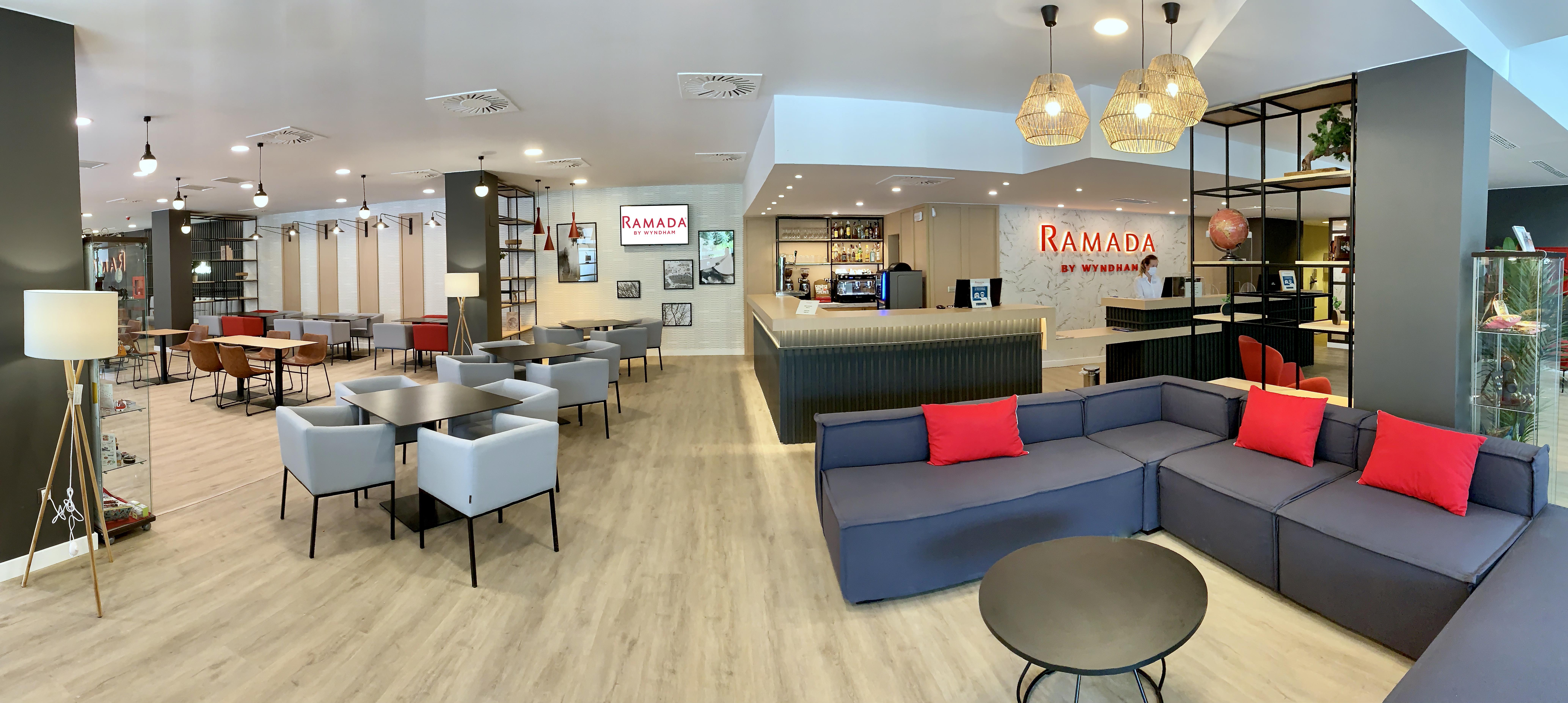 Ramada By Wyndham Valencia Almussafes Hotell Exteriör bild