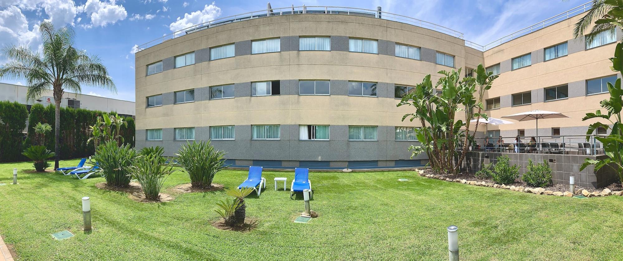 Ramada By Wyndham Valencia Almussafes Hotell Exteriör bild