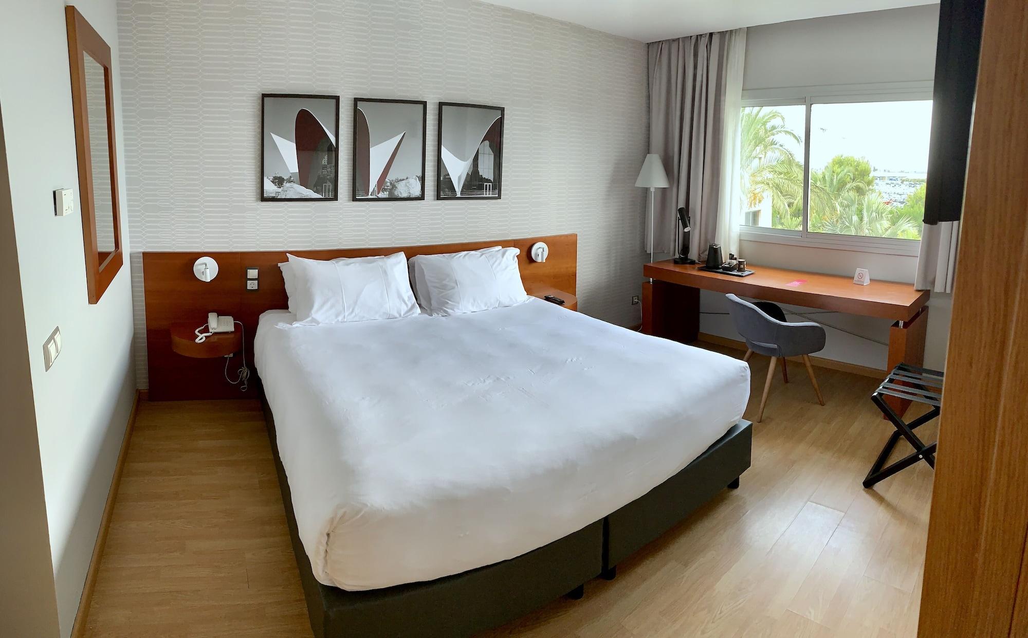 Ramada By Wyndham Valencia Almussafes Hotell Exteriör bild