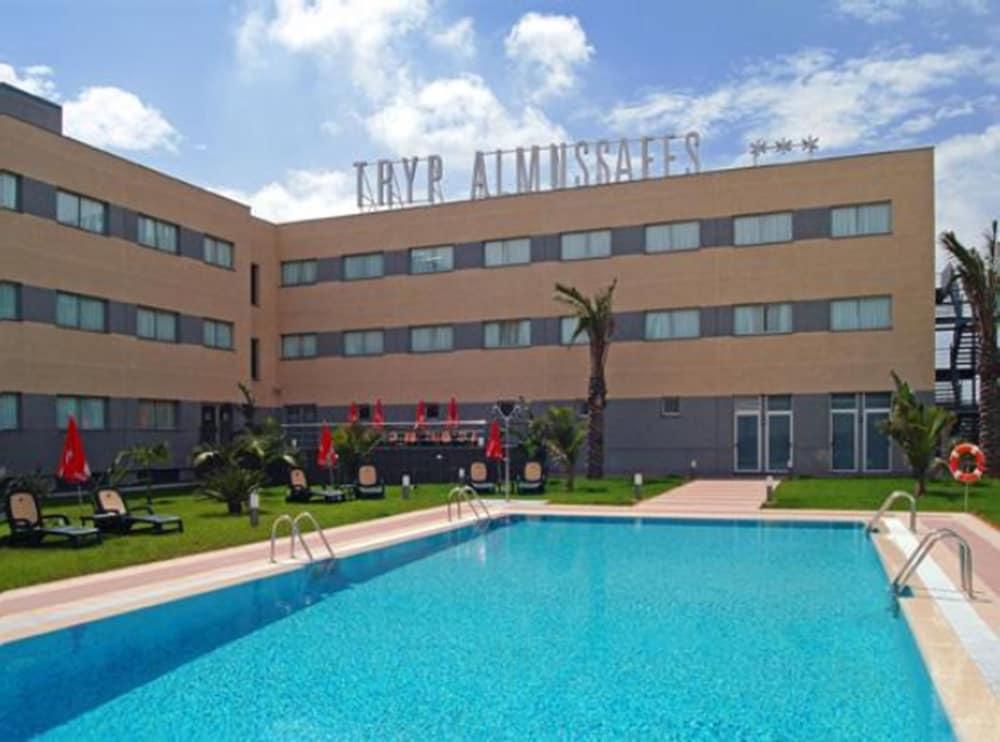 Ramada By Wyndham Valencia Almussafes Hotell Exteriör bild