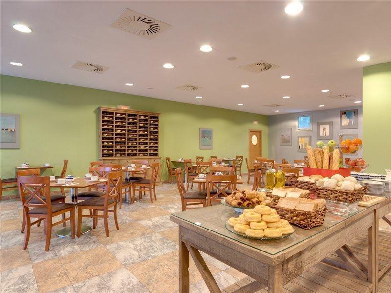 Ramada By Wyndham Valencia Almussafes Hotell Exteriör bild